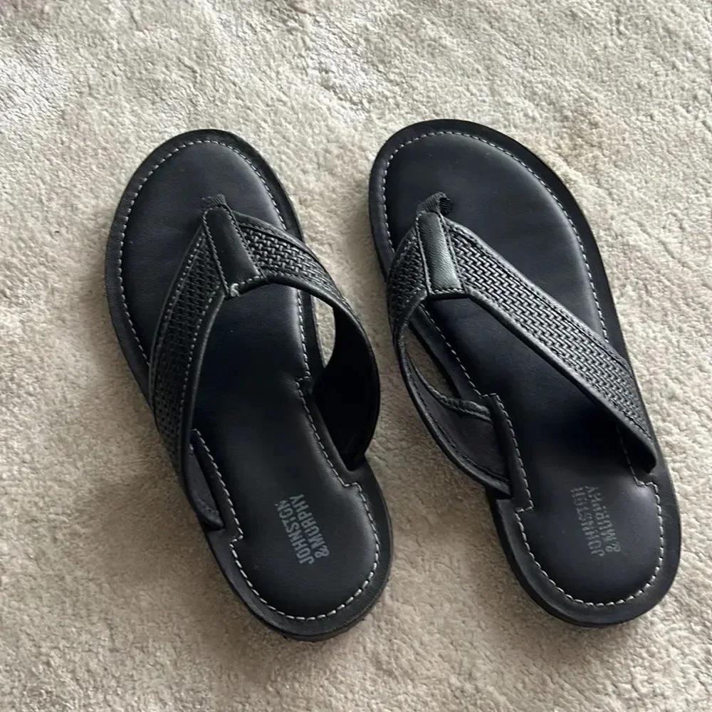 Johnston & Murphy kids flip flops size 3 genuine leather upper black